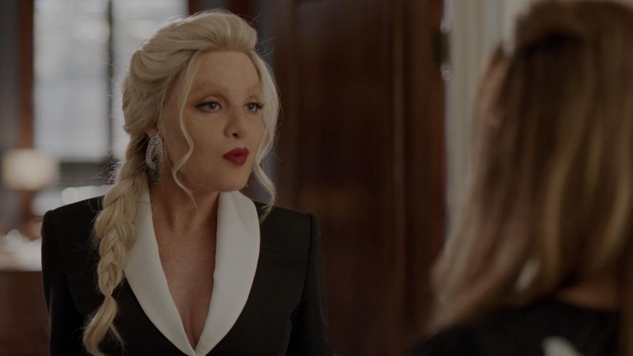 Alexis Carrington Gif