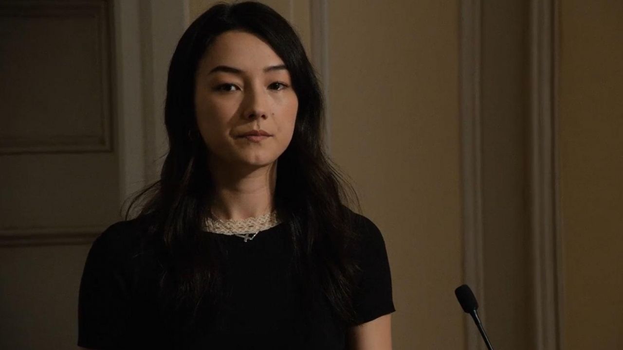 Films Et Séries Tv Avec Natasha Liu Bordizzo the necklace cross by Helena (Natasha Liu Bordizzo) in The Society
