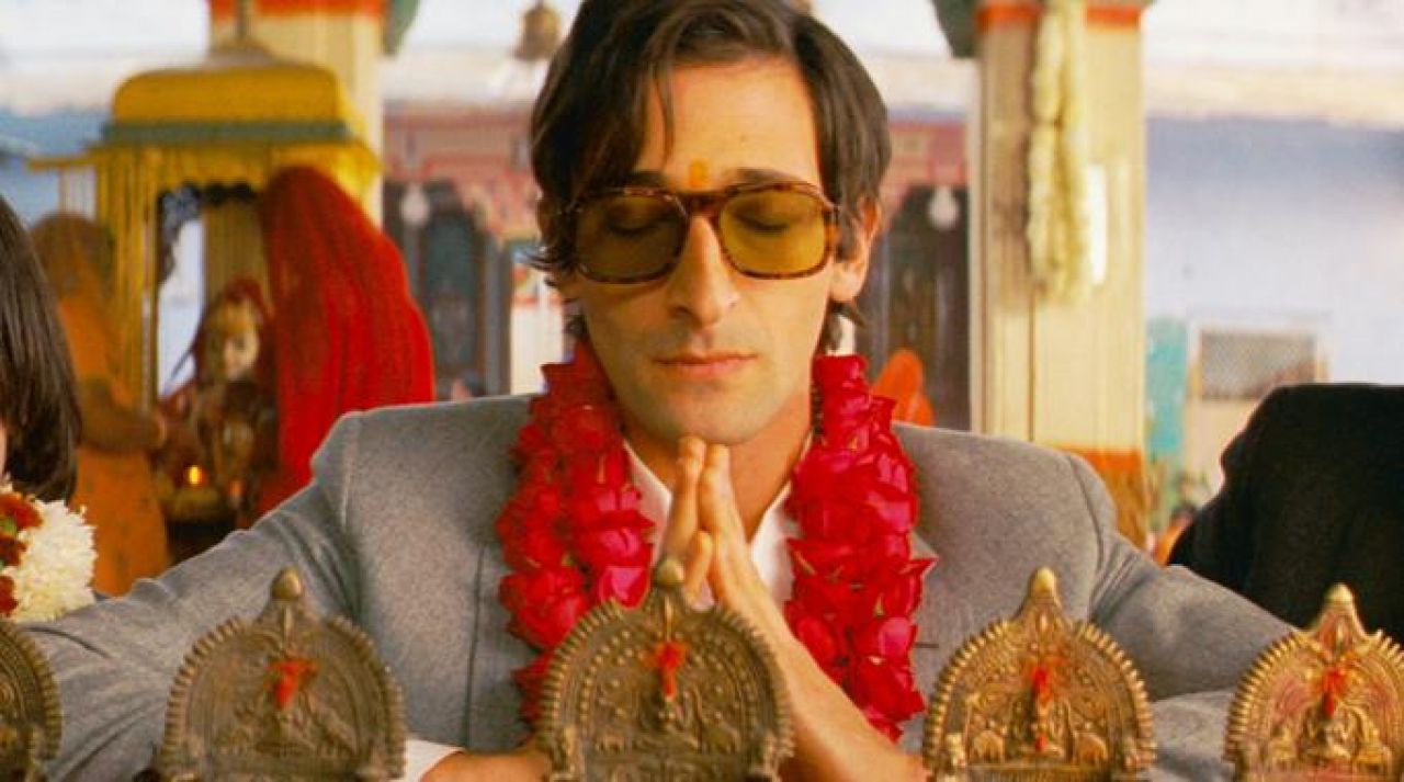 The sunglasses Peter (Adrien Brody) in aboard the Darjeeling Limited