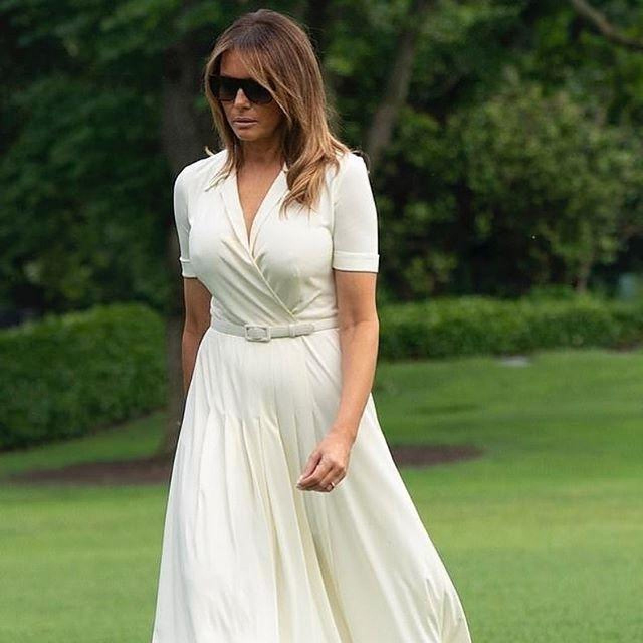 Ralph Lau­ren Long white dress worn by Melania Trump at the White House ...