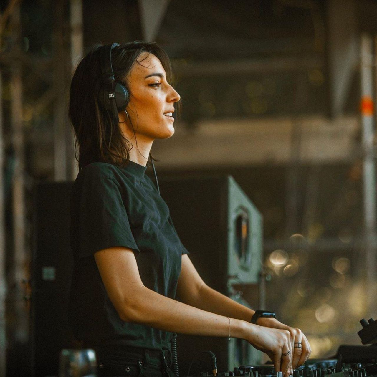 The audio headset is worn by Amelie Lens on his account Instagram @Amelie_l...
