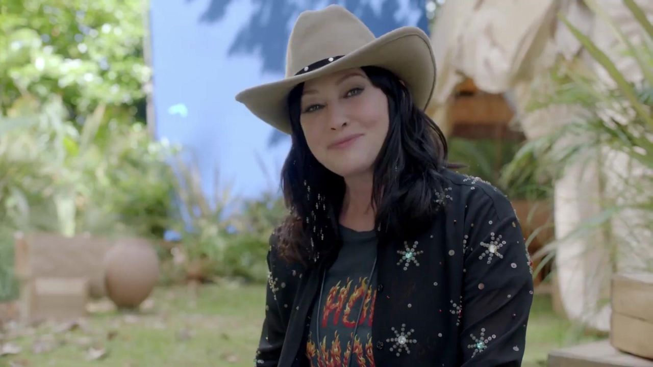 White Cowboy Hat worn by Shannen Doherty in BH90210 (Season 01) | Spotern