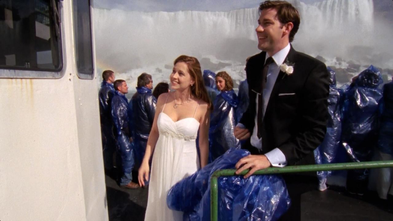 Wedding Dress of Pam Beesly (Jenna Fischer) in The Office (Season 06 Episod...