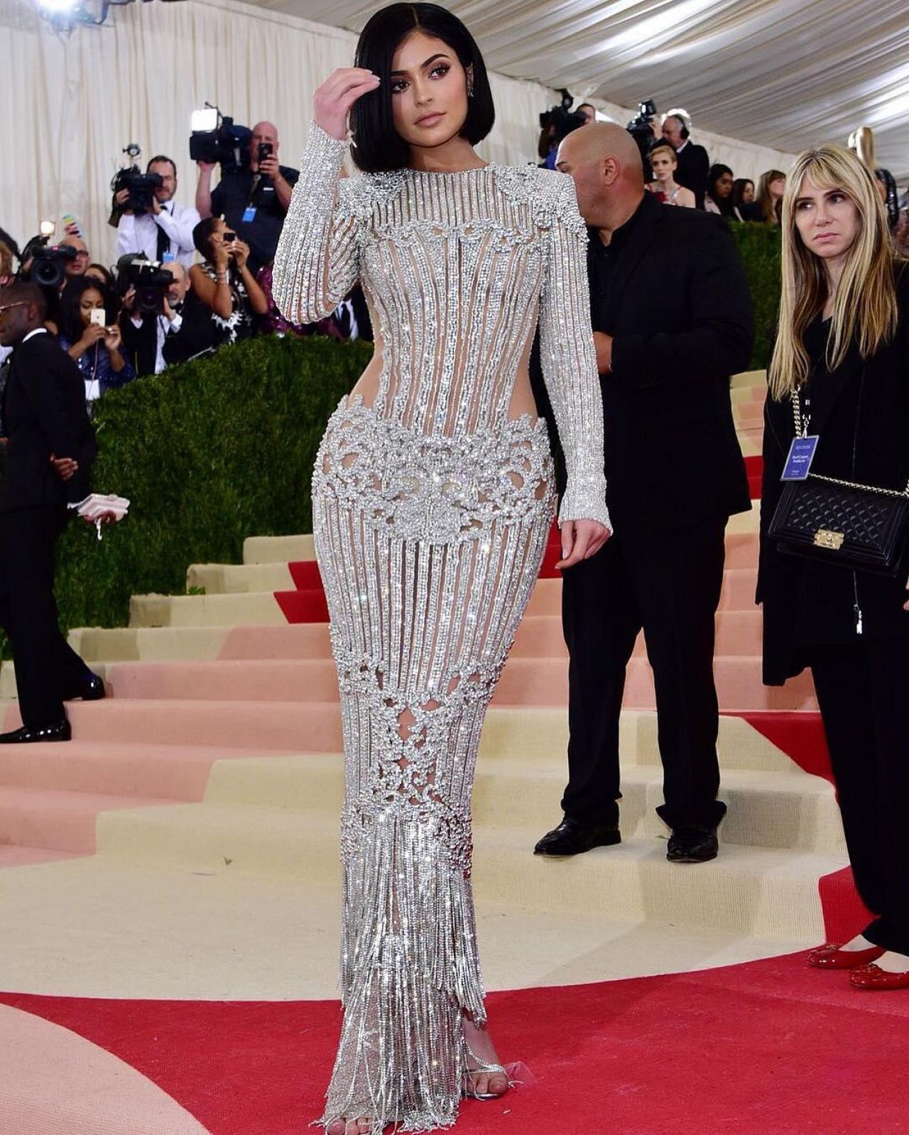 La robe argentée de Kylie Jenner sur le compte Instagram de