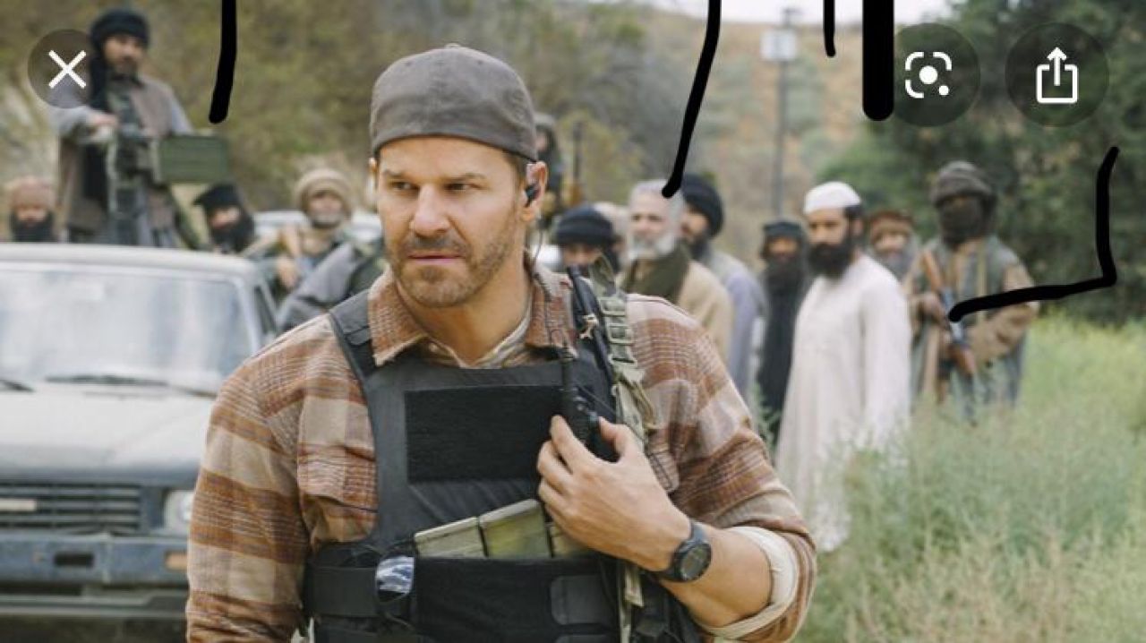 The cap of Jason Hayes (David Boreanaz) in the series Seal Team | Spotern