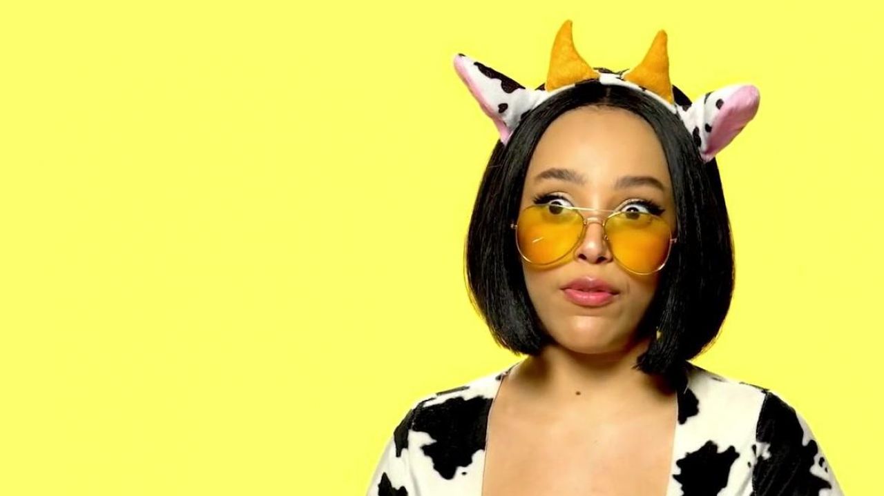 Paint red doja cat. Джоди Кэт. Doja Cat без макияжа. Дожа Кэт мууу. Doja Cat макияж.