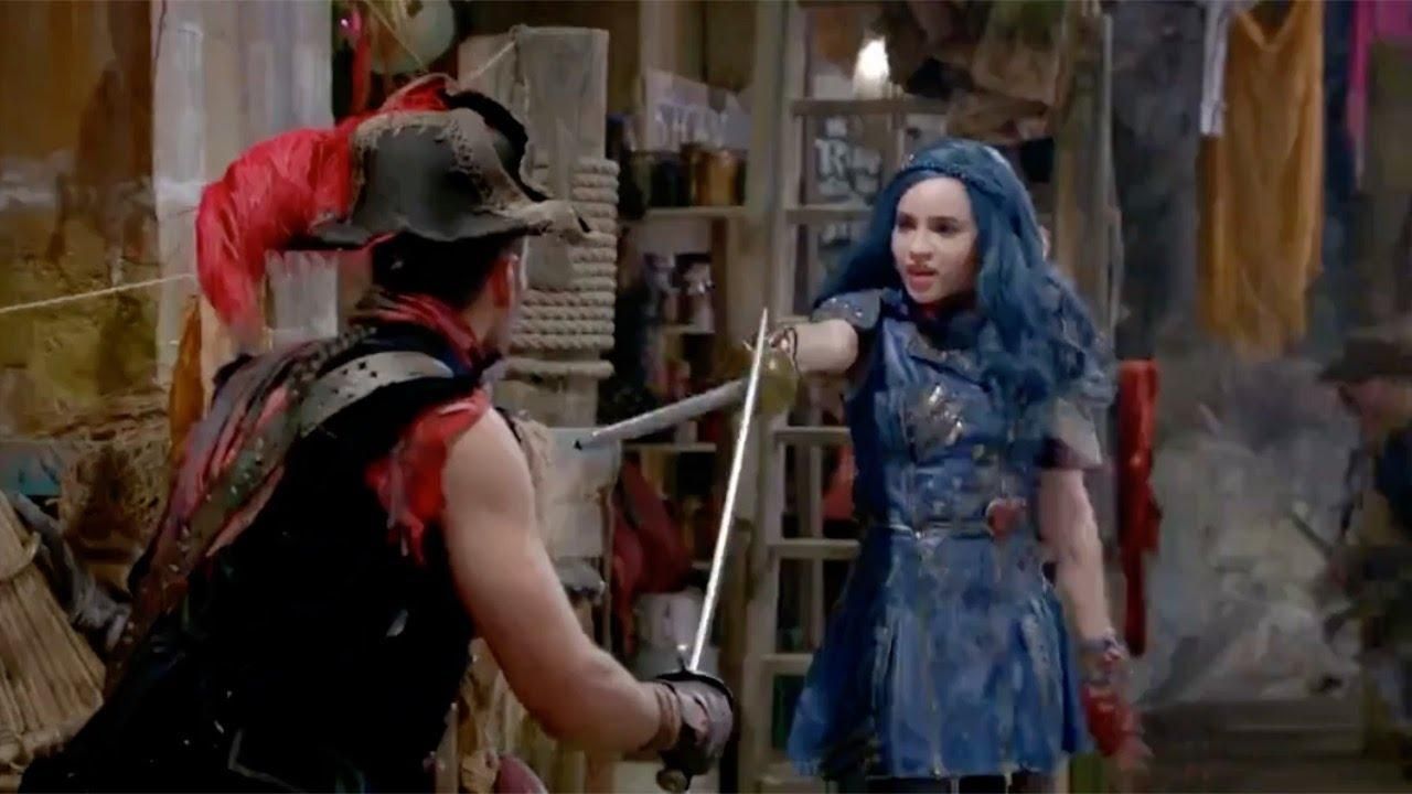 The Jacket Evie Sofia Carson In Descendants 2 Spotern 8767