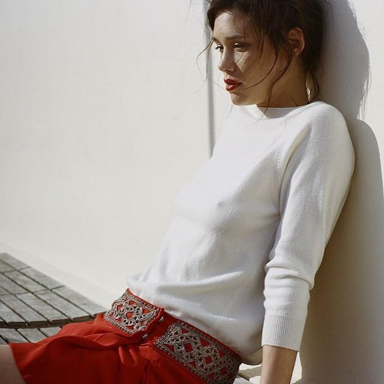 Red skirt of Àstrid Bergès-Frisbey on the account Instagram of @abergesfris...