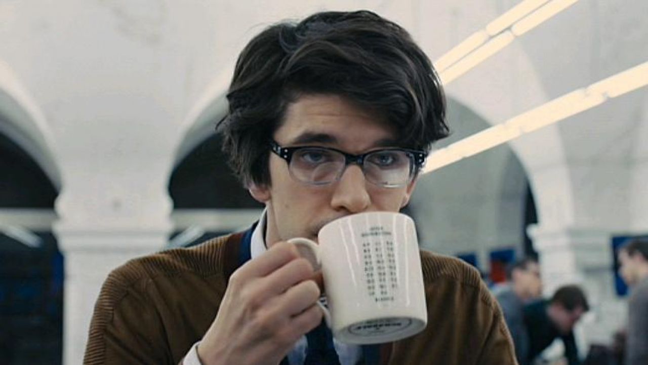 The Mug with Scrabble letter distribution" Q (Ben Whishaw) in Skyfall Spotern