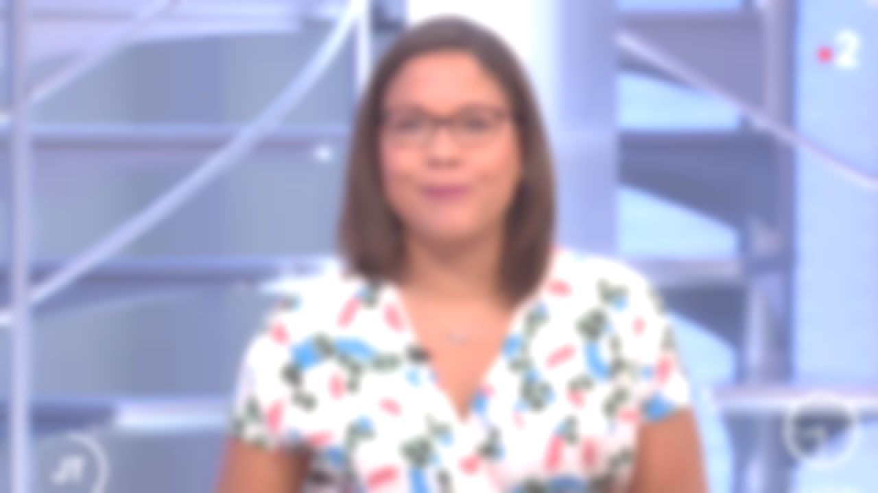 Les 7 Vies De Lea Karine La robe imprimée de Karine Baste-Régis dans Télématin du 12 02 2020