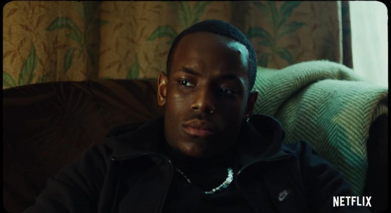 Top Boy Saison 2 Jamie Mort Le sweat à capuche noir Nike porté par Jamie Micheal Ward dans la série