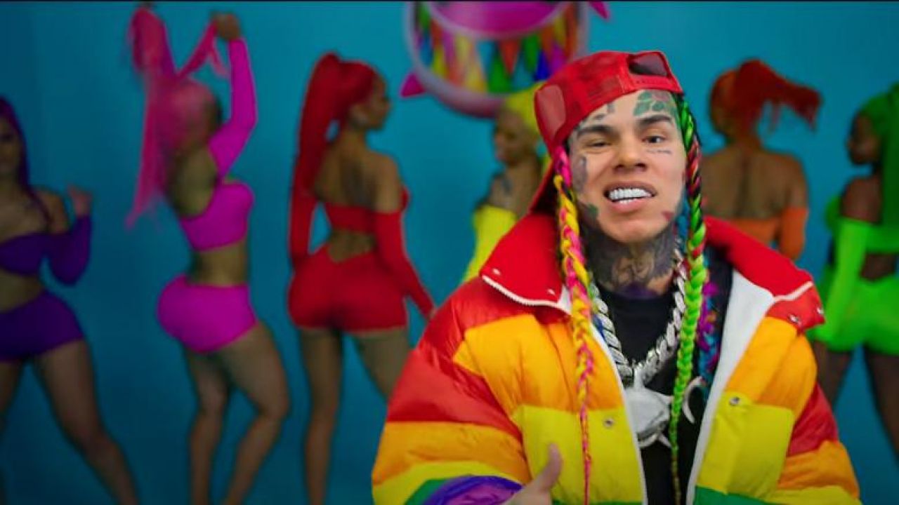 Burberry Rainbow Down jack­et worn by 6ix9ine in GOOBA (Official Music ...