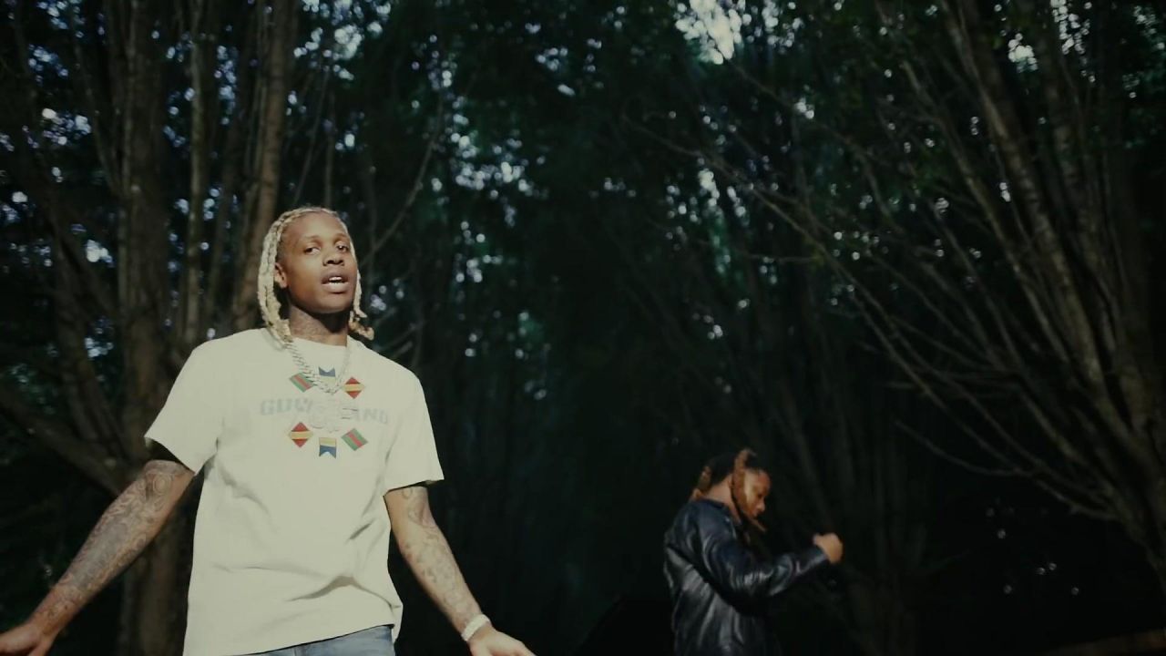 The tshirt Gucci worn by Lil Durk in the video Brazy Life of Slimelife