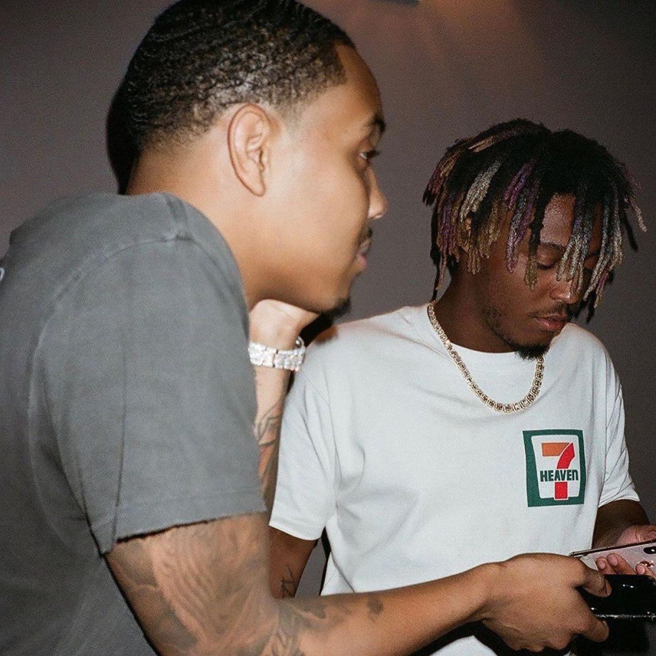 The tshirt 7 Heaven worn by Juice Wrld on his account Instagram