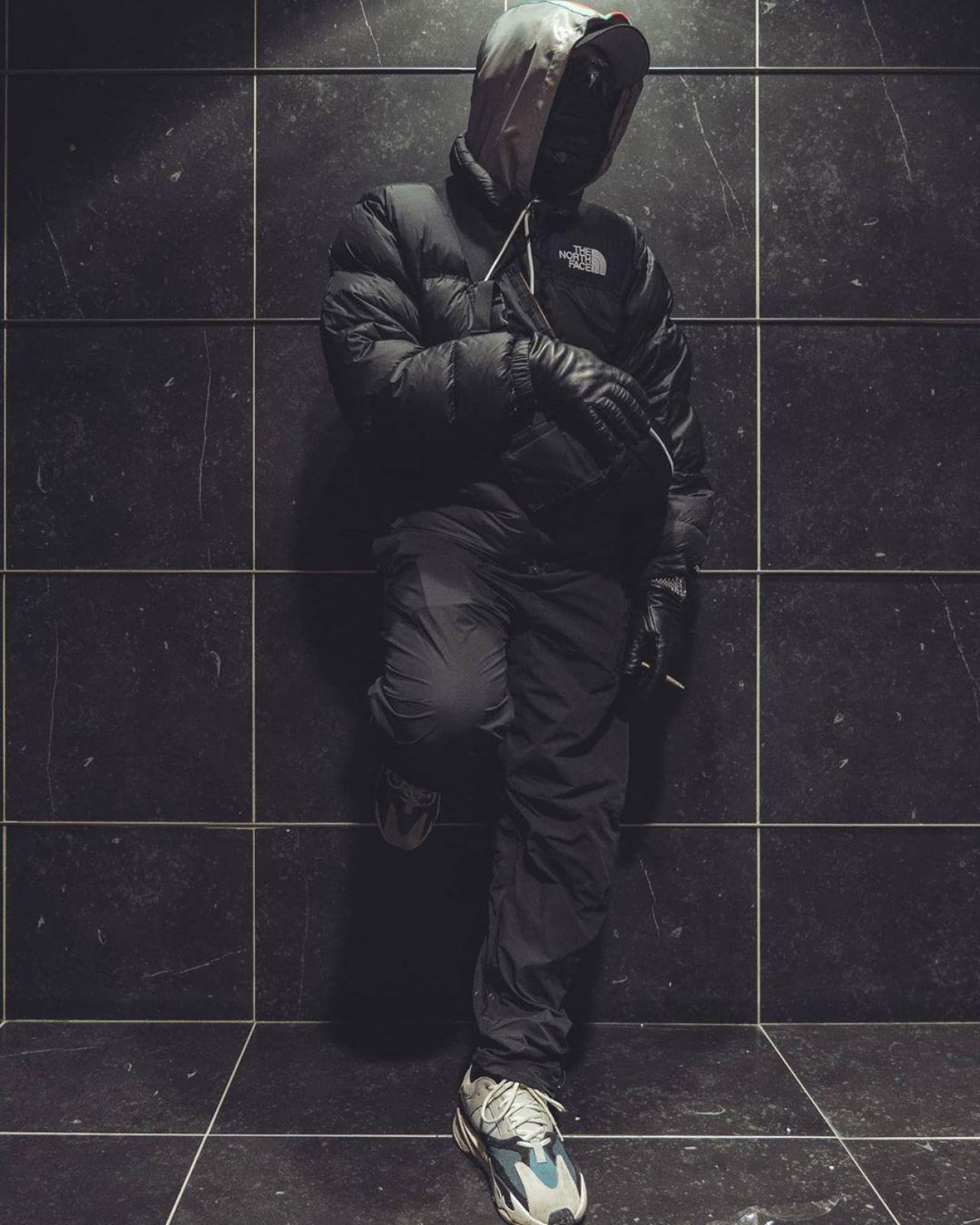 pantalon noir cargo de kekra sur le compte instagram de pantalon noir cargo de kekra sur le compte instagram de