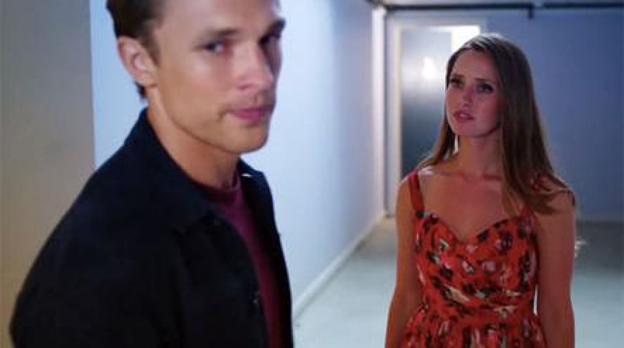 The red dress, The Kooples Ophelia Pryce (Merritt Patterson) in The Royals ...