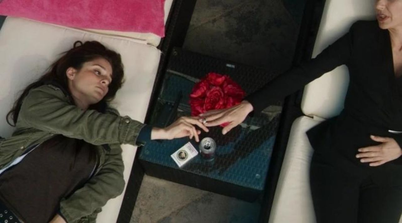 The jacket Talula Rachel Goldberg (Shiri Appleby) in UnReal S02E03