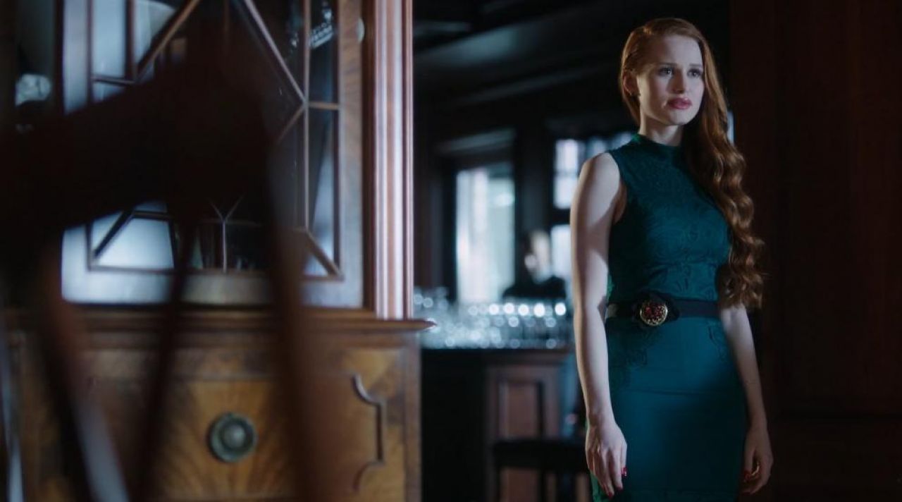The green dress of Cheryl Blossom (Madelaine Petsch) in Riverdale.