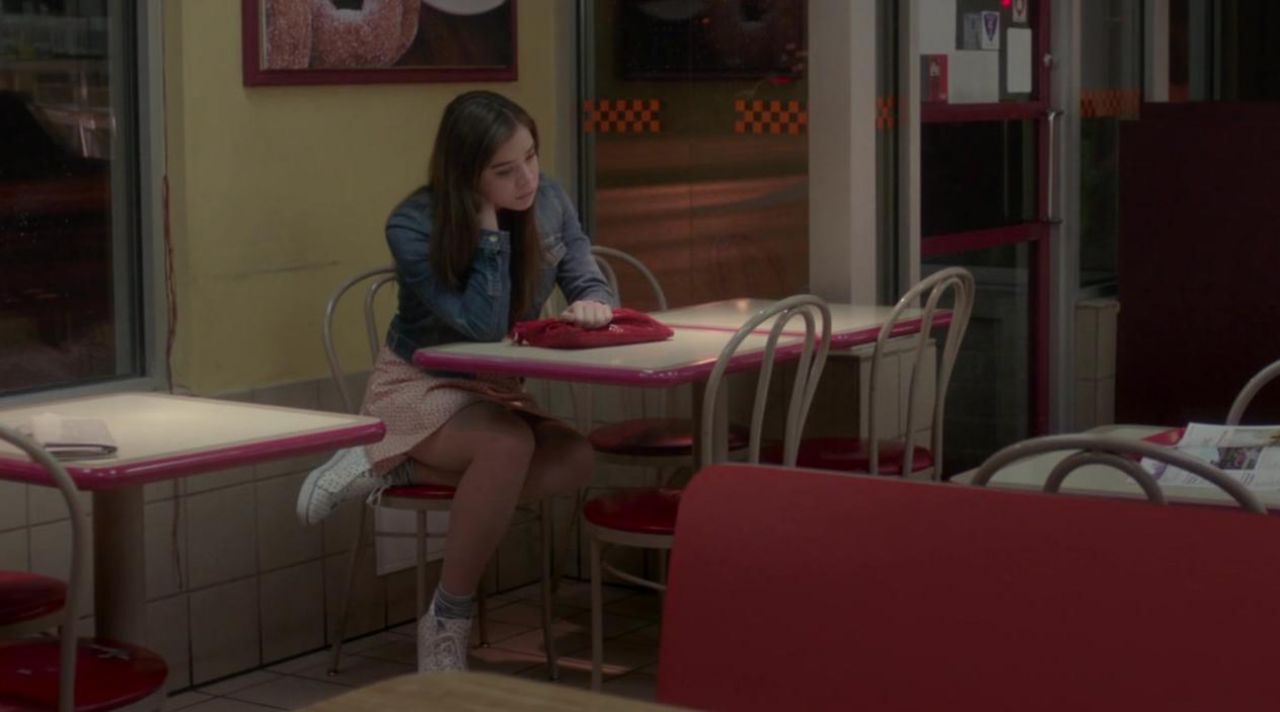 sneakers perforated Hailee Steinfield in The edge of seventeen.