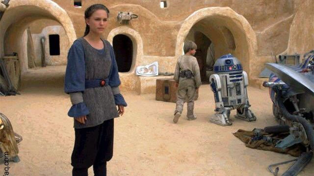 The holding of the handmaiden on Tatooine, of Padme Amidala (Natalie Portma...
