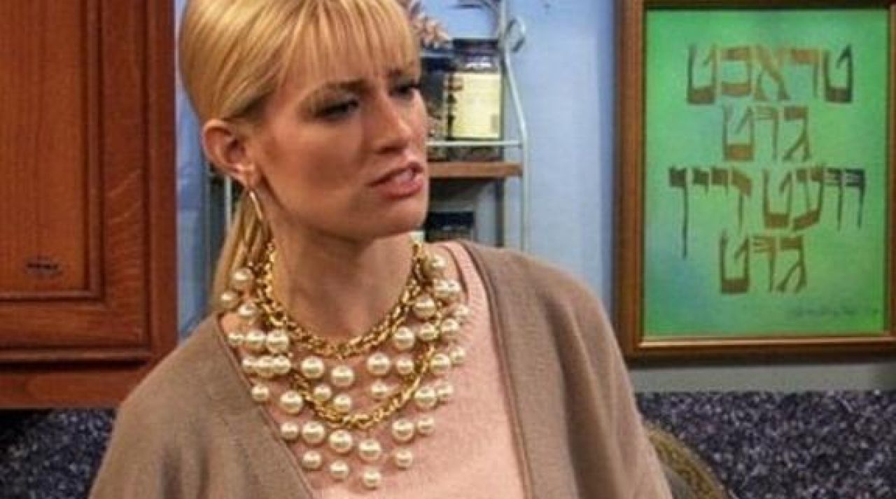 The Pearl Necklace From Caroline In 2 Broke Girls Spotern 8928