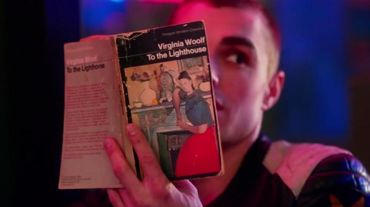 Le livre "To The Lighthouse Book" par Virginia Woolf lu par Ian (Dave Franco) dans Nerve Spotern