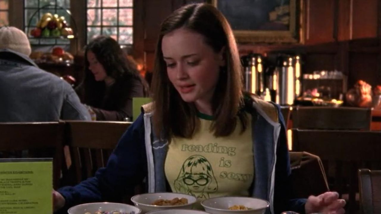 The t-shirt Reading is sexy Rory Gilmore (Alexis Bledel) on Gilmore Girls.....