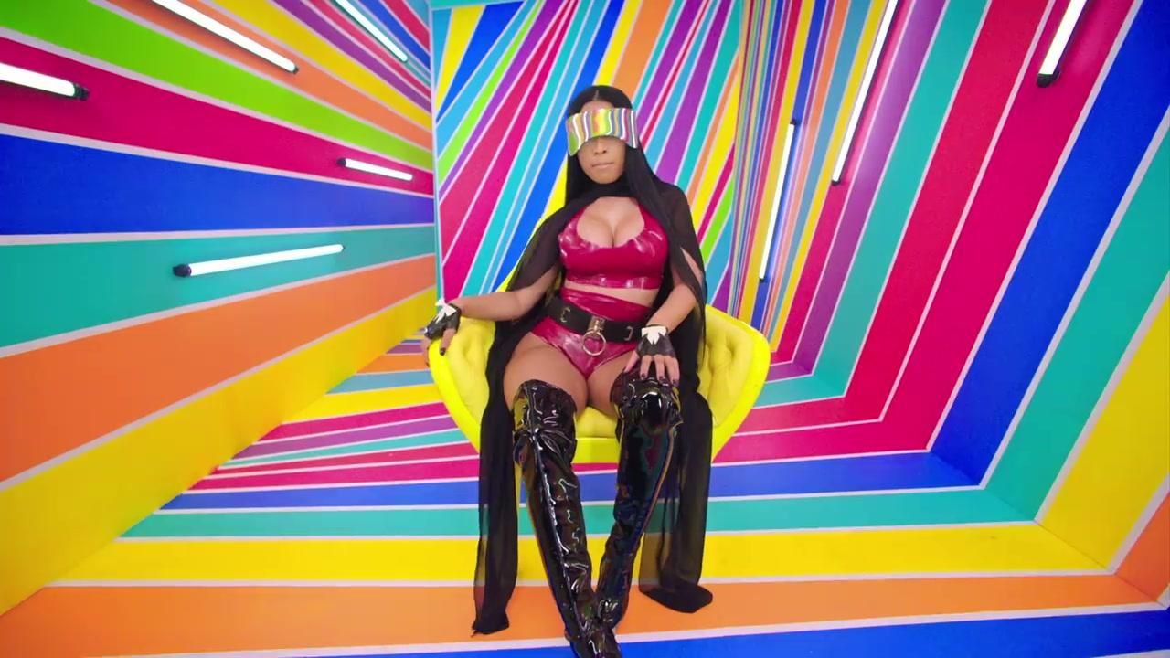 Thigh-high boots Nicki Minaj in Swalla.