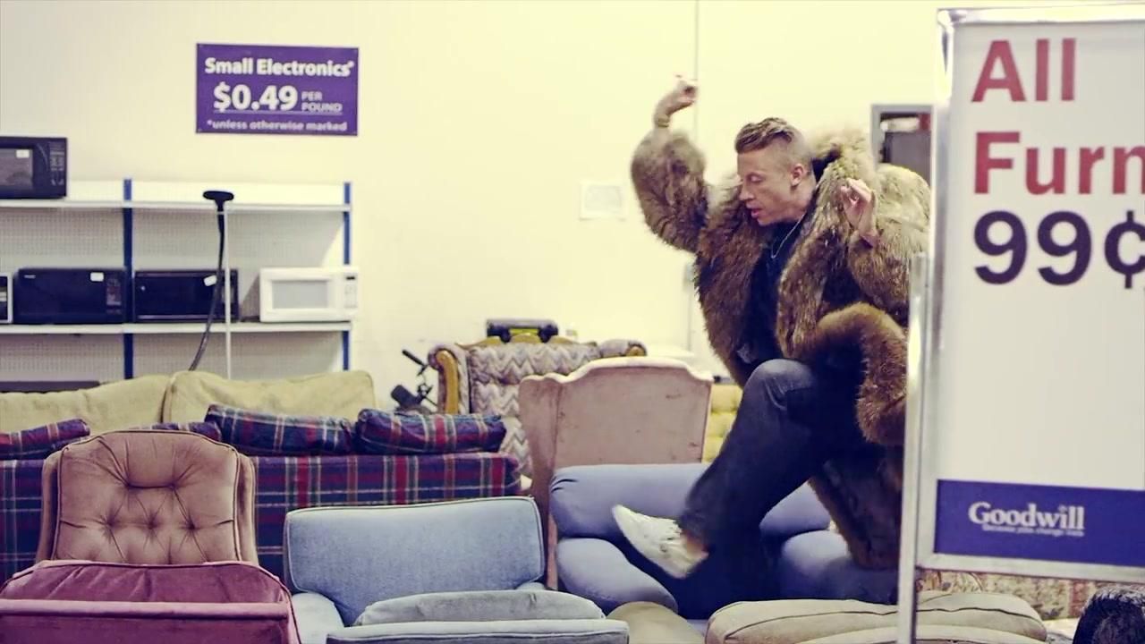 Thrift shop текст. Thrift shop (Macklemore Cover) like Vultures. Святослав шип Thrift shop Автор. Macklemore и Триша Дэвис.