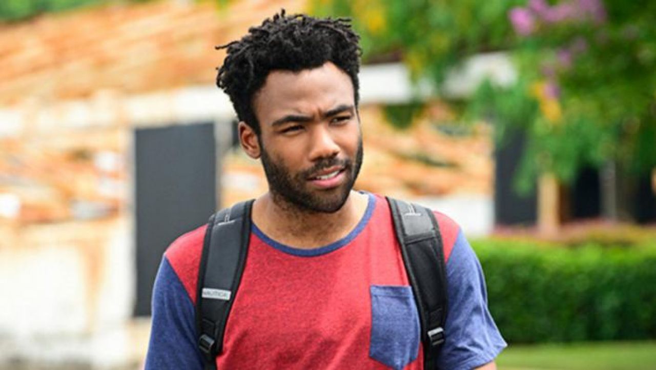 The red t-shirt and blue Forever 21 Earnest Marks (Donald Glover) in ...