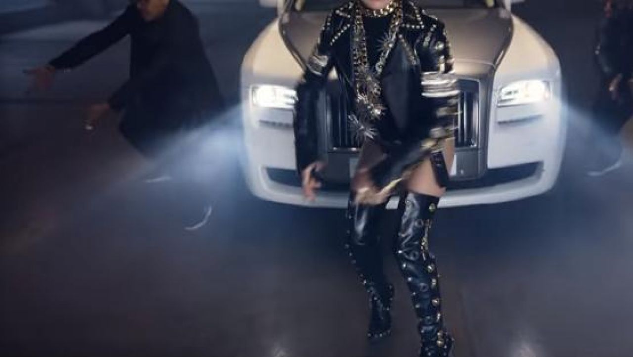 The s thigh high boots in leather from Fergie in the music