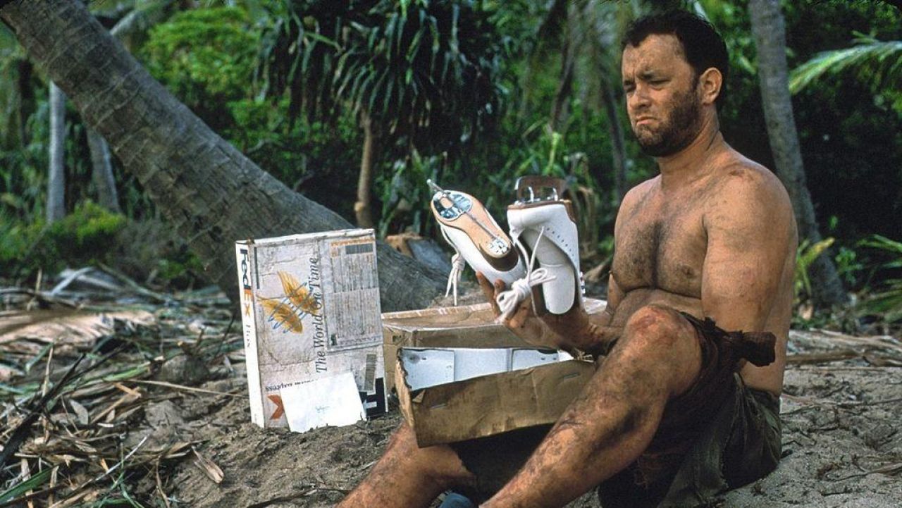 Le colis Fedex trouvé par Chuck Noland (Tom Hanks) dans Seul au monde