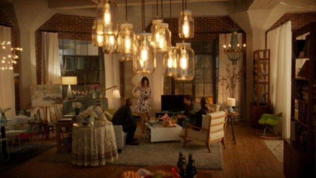 The suspensions light bulbs in the apartment of Kara Danvers (Melissa Benoi...