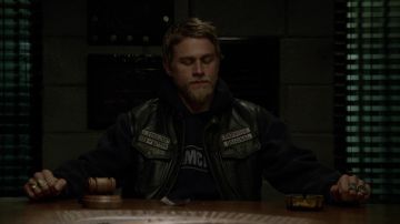 Le t-shirt SAMCRO de Jax Teller (Charlie Hunman) dans Sons of Anarchy S04E14