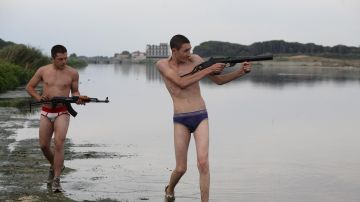 The bottoms from Dolce & Gabbana blue Ciro (Ciro Petrone) in Gomorrah