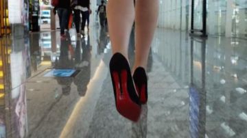 Shoes Louboutin of Lucy (Scarlett Johansson) in Lucy
