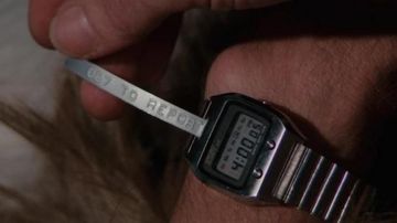 The watch Seiko LCD James Bond (Roger Moore) in The Spy who loved me