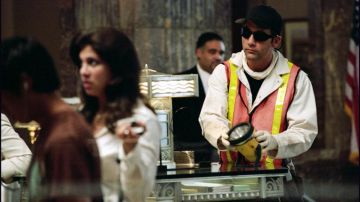The jacket of the work of Dalton Russell (Clive Owen) in Inside Man