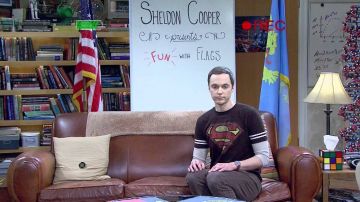 Caja de pañuelos de cubo rubik de Sheldon Cooper (Jim Parsons) en The Big Bang Theory S01E01
