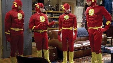 El traje de The Flash usado por la pandilla en The Big Bang Theory S01E01