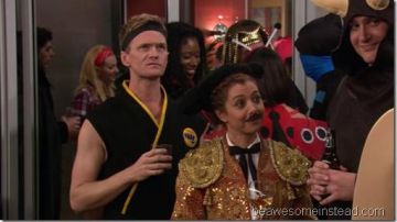 Le kimono Cobra Kai de Barney dans HIMYM