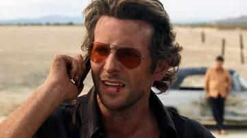 sunglasses Ray-Ban glasses red of Phil Wenneck (Bradley Cooper) in Very Bad Trip