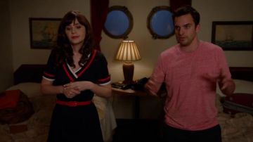 The dress "To Tommy From Zooey" Tommy Hilfiger Jessica Day (Zooey Deschanel) in New Girl S01E01