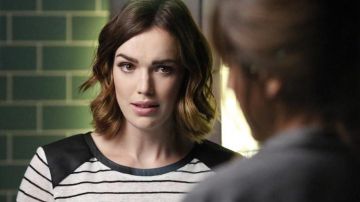 Le pull de Jemma Simmons dans Agents Of S.H.I.E.L.D.