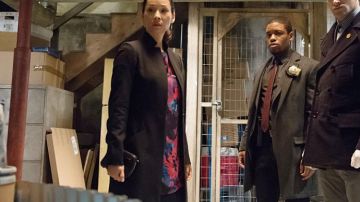 La robe à fleurs du Docteur Watson (Lucy Liu) dans Elementary S03E10