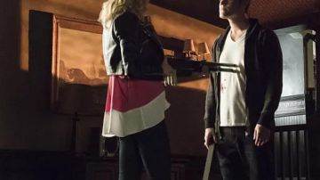 Le top colorblocked de Candice Accola dans The Vampire Diaries