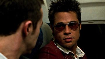 Les lunettes de soleil Aero Oliver Peoples de Tyler Durden (Brad Pitt) dans Fight Club
