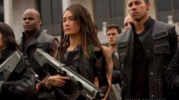 Le T-shirt Alexander McQueen de Tori dans Divergente 2