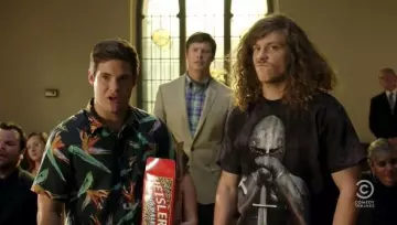 The t-shirt "Knight" of Blake (Blake Anderson) in Workaholics S05E07