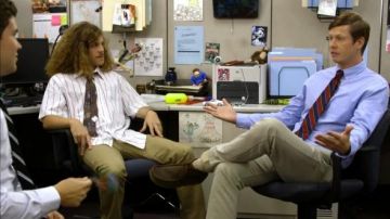 Los zapatos Clarks marrones usados por Anders Holmvik (Anders Holm) en Workaholics S04E02